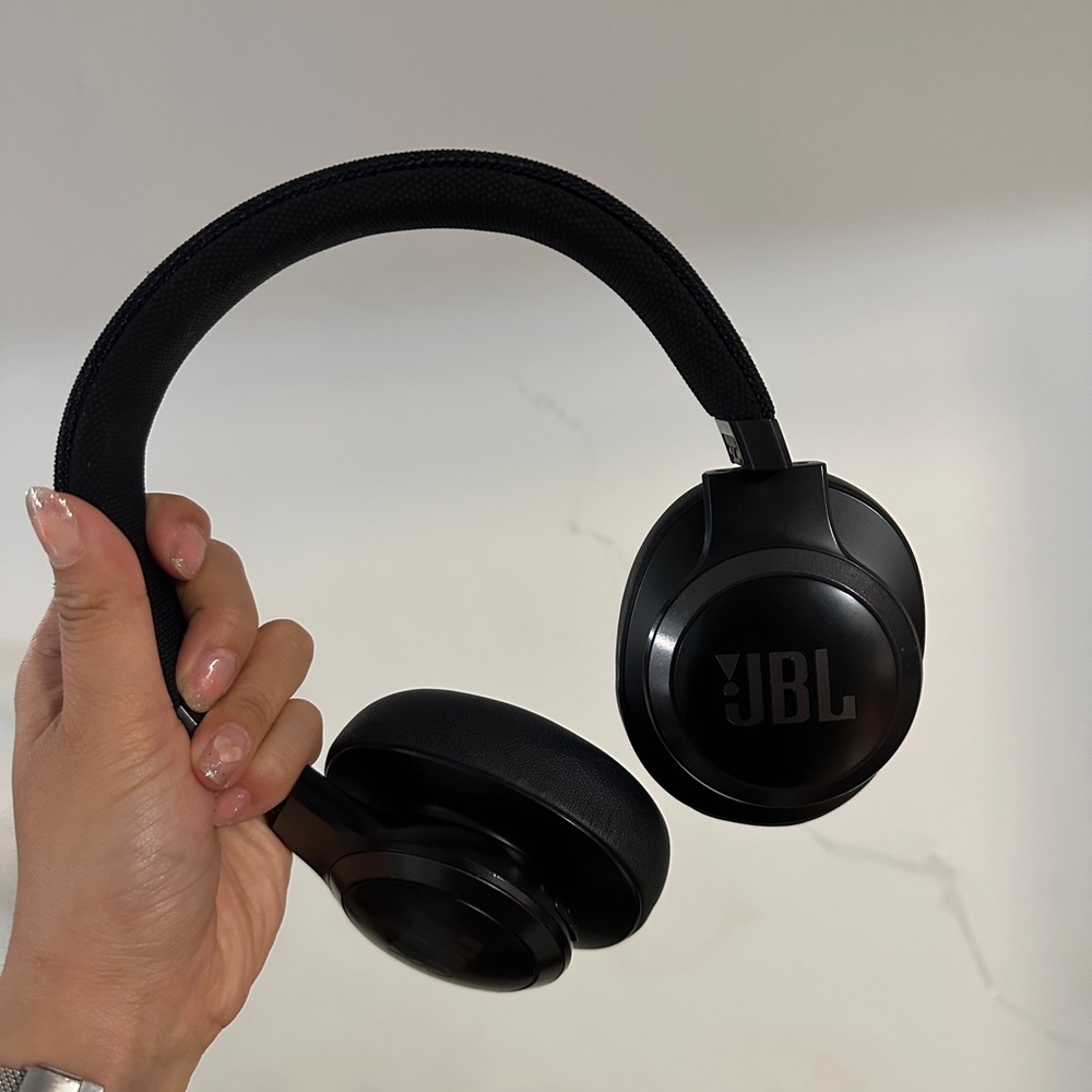 Jbl over-ear headphone